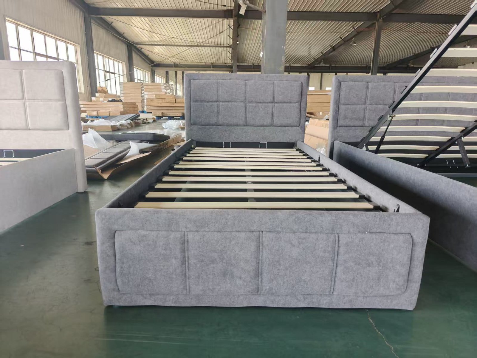Platform Style Upholstered Bed