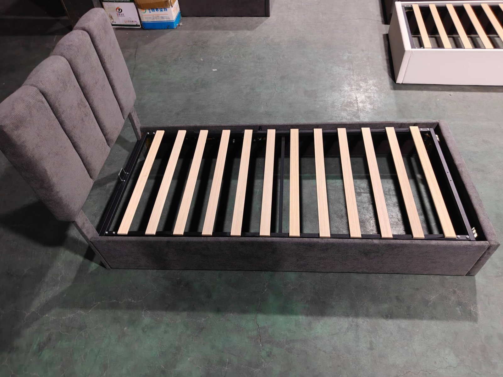 Wide-Channel Adjustable Gas Lift Storage Bed image 5