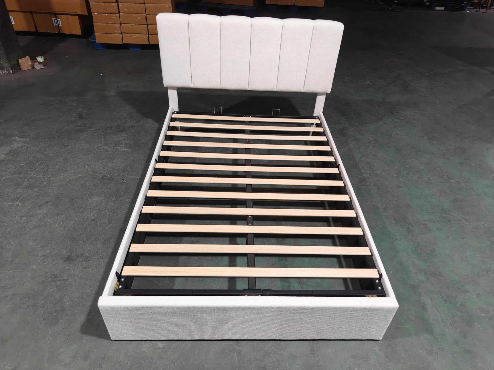 Wide-Channel Adjustable Gas Lift Storage Bed