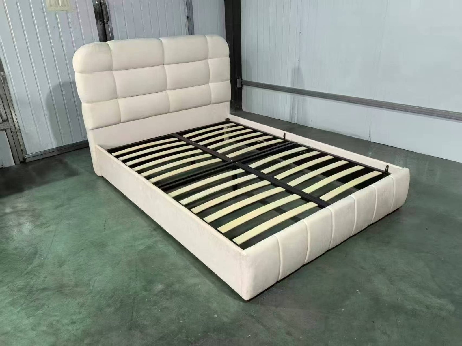 Rounded-Channel Gas Lift Storage Bed