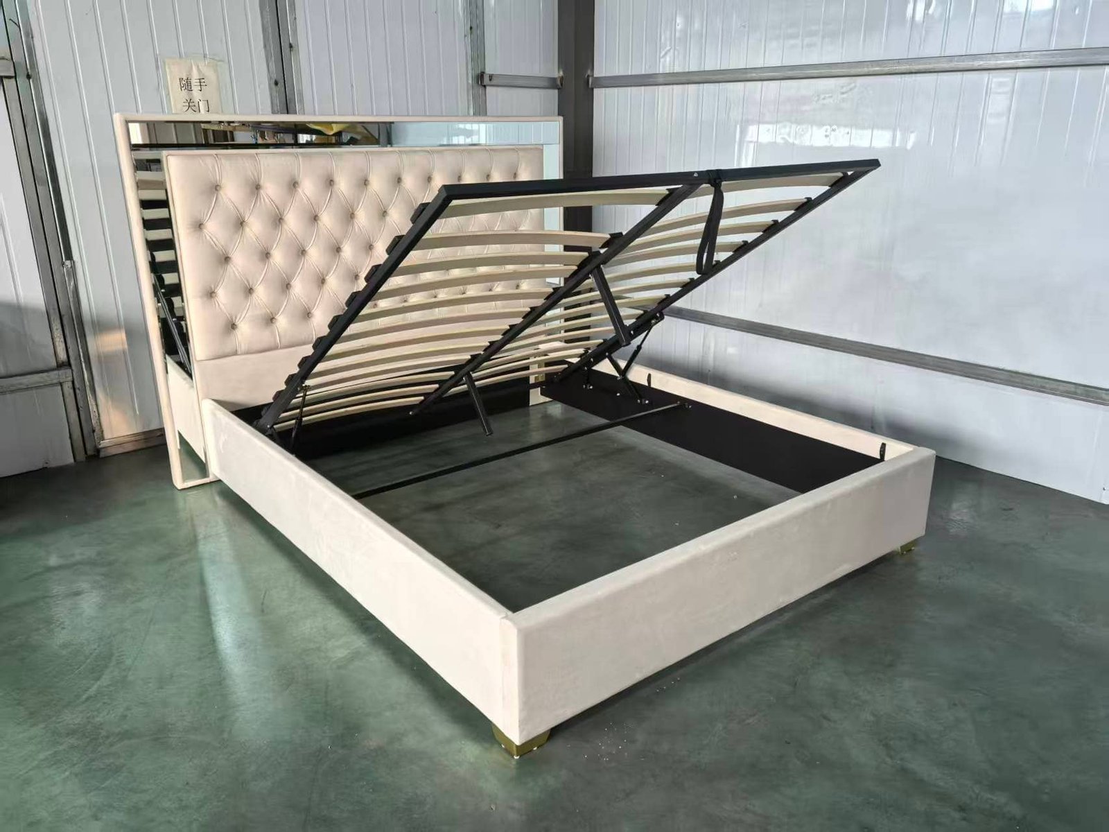 Mirror-Accent Panel Gas Lift Storage Bed image 5
