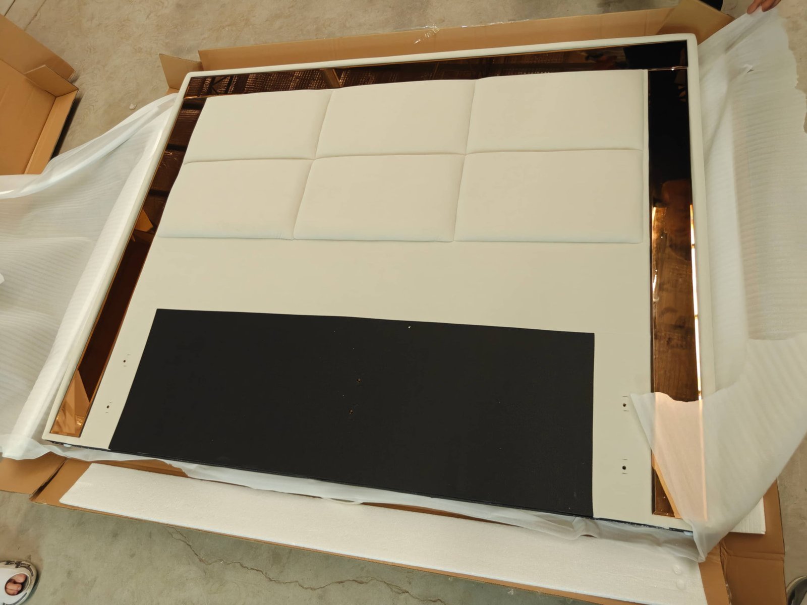 Mirror-Accent Panel Gas Lift Storage Bed image 8