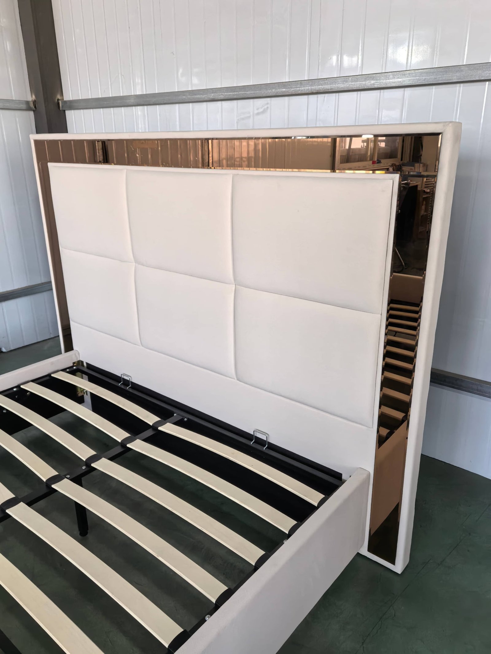 Mirror-Accent Panel Gas Lift Storage Bed image 10