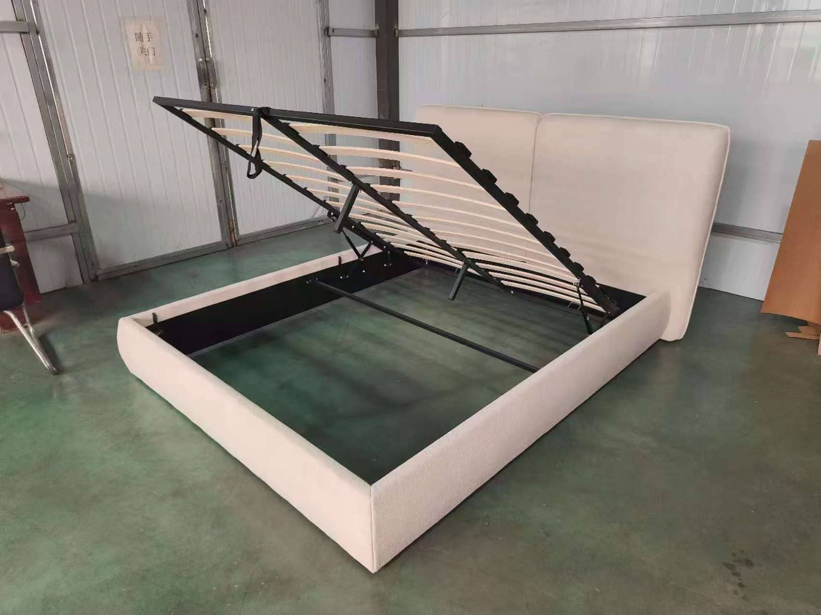 Curved Double-Cushion Gas Lift Storage Bed image 4