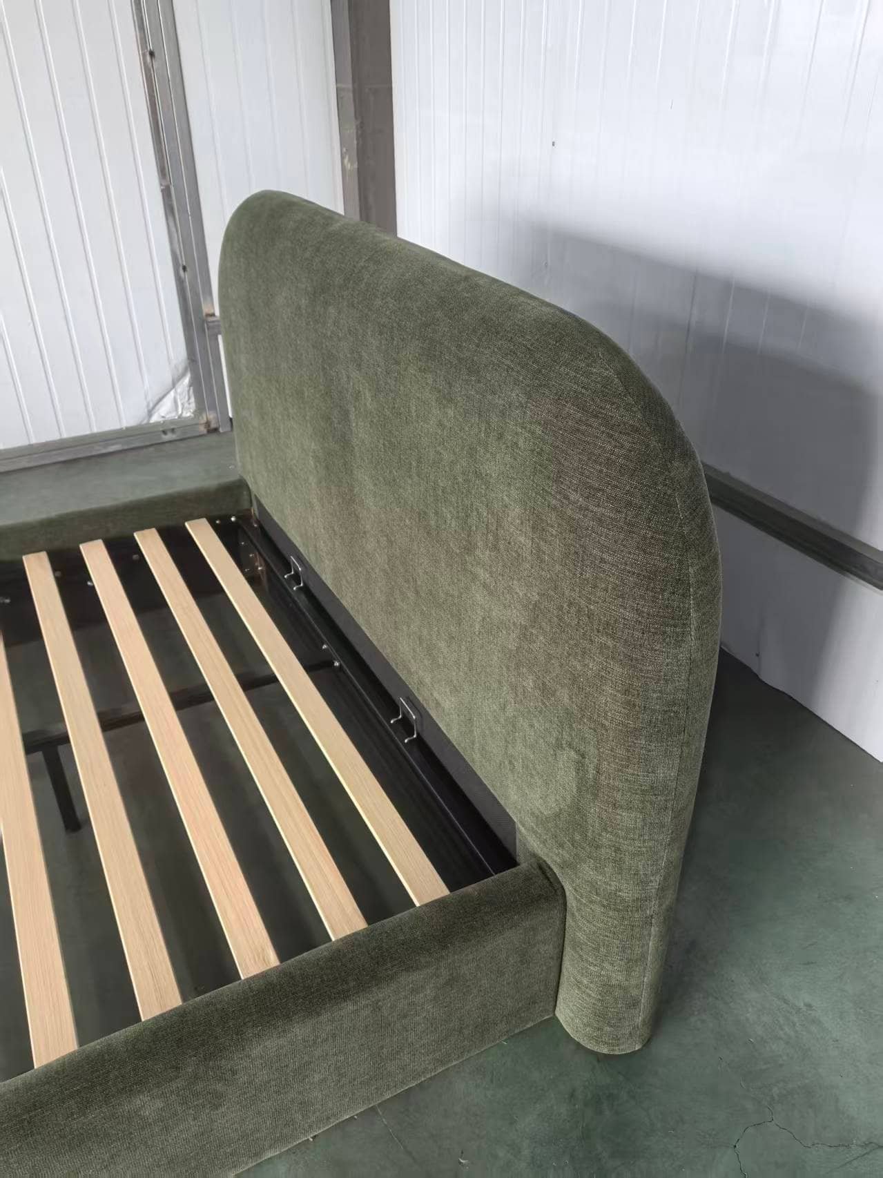 Rounded-Edge Upholstered Platform Bed image 5