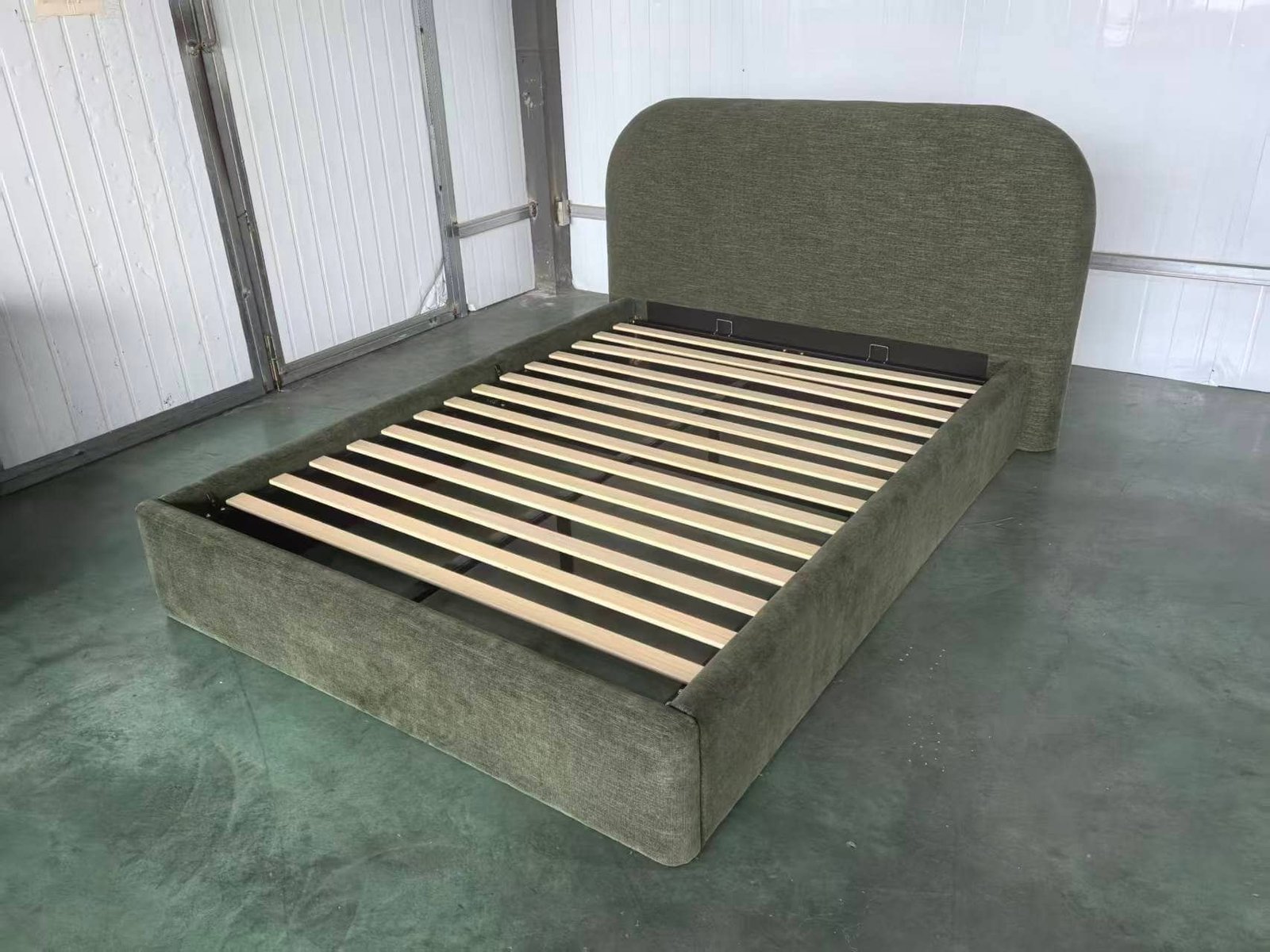 Rounded-Edge Upholstered Platform Bed image 7