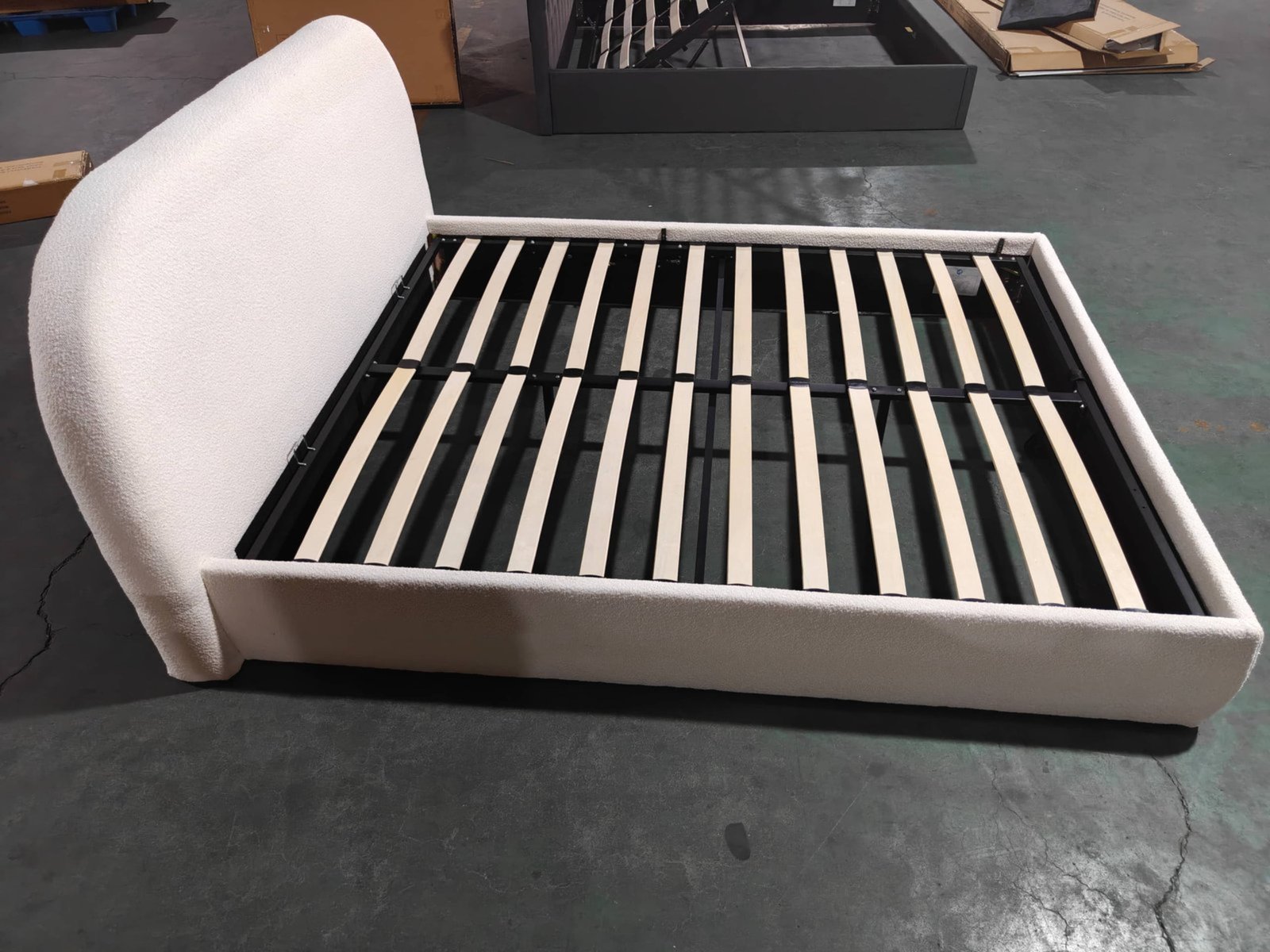 Rounded Low-Profile Gas Lift Storage Bed image 9