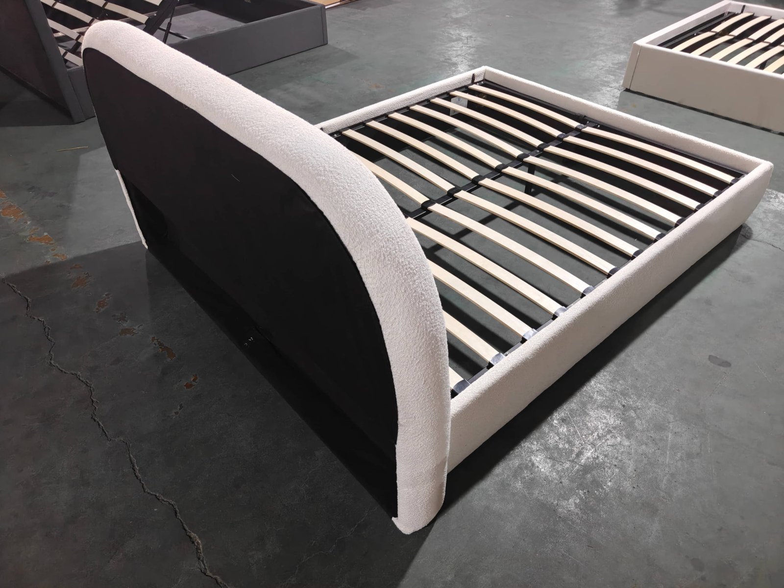 Rounded Low-Profile Gas Lift Storage Bed image 10