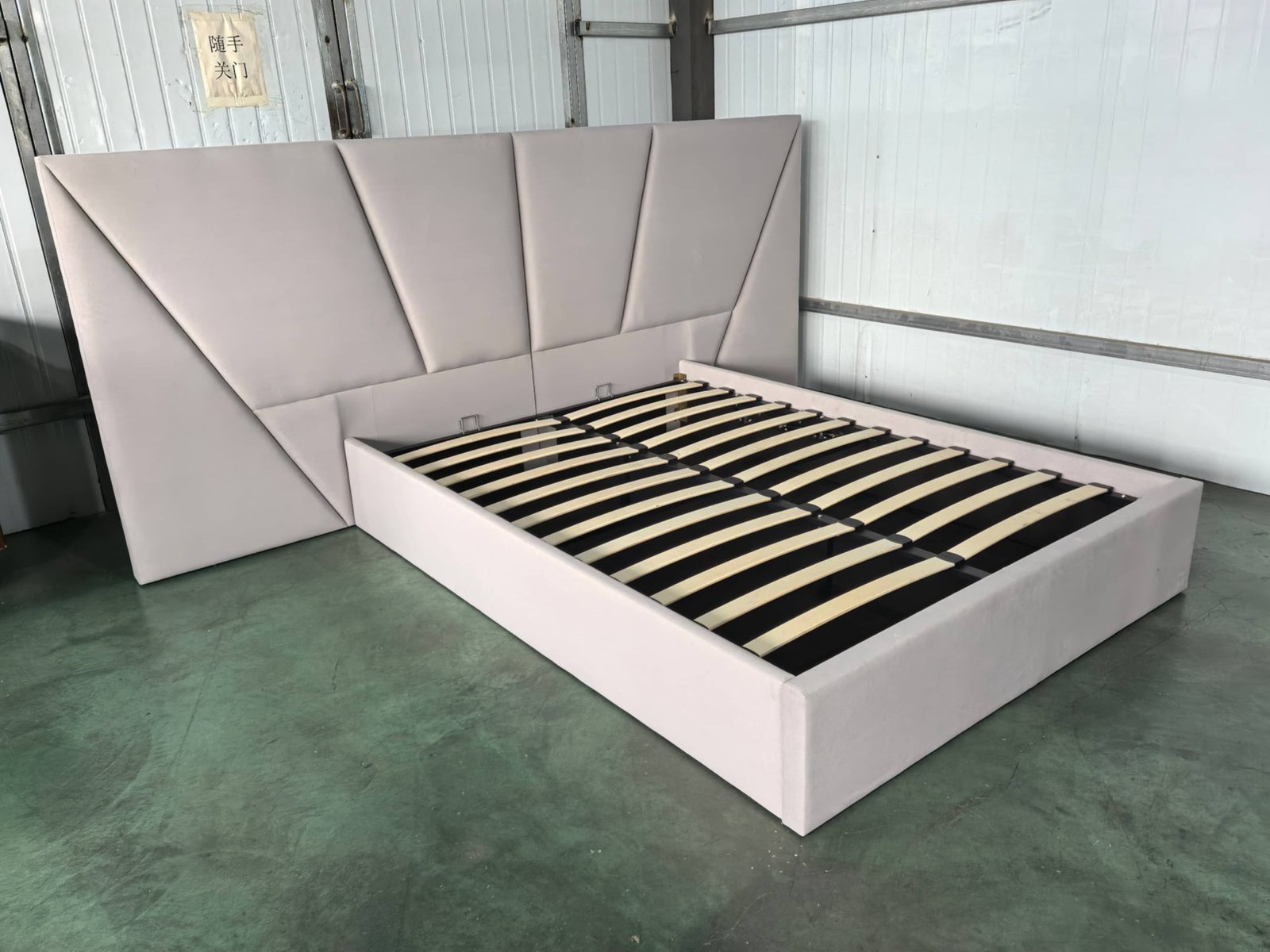 Wide-Panel Gas Lift Storage Bed image 3