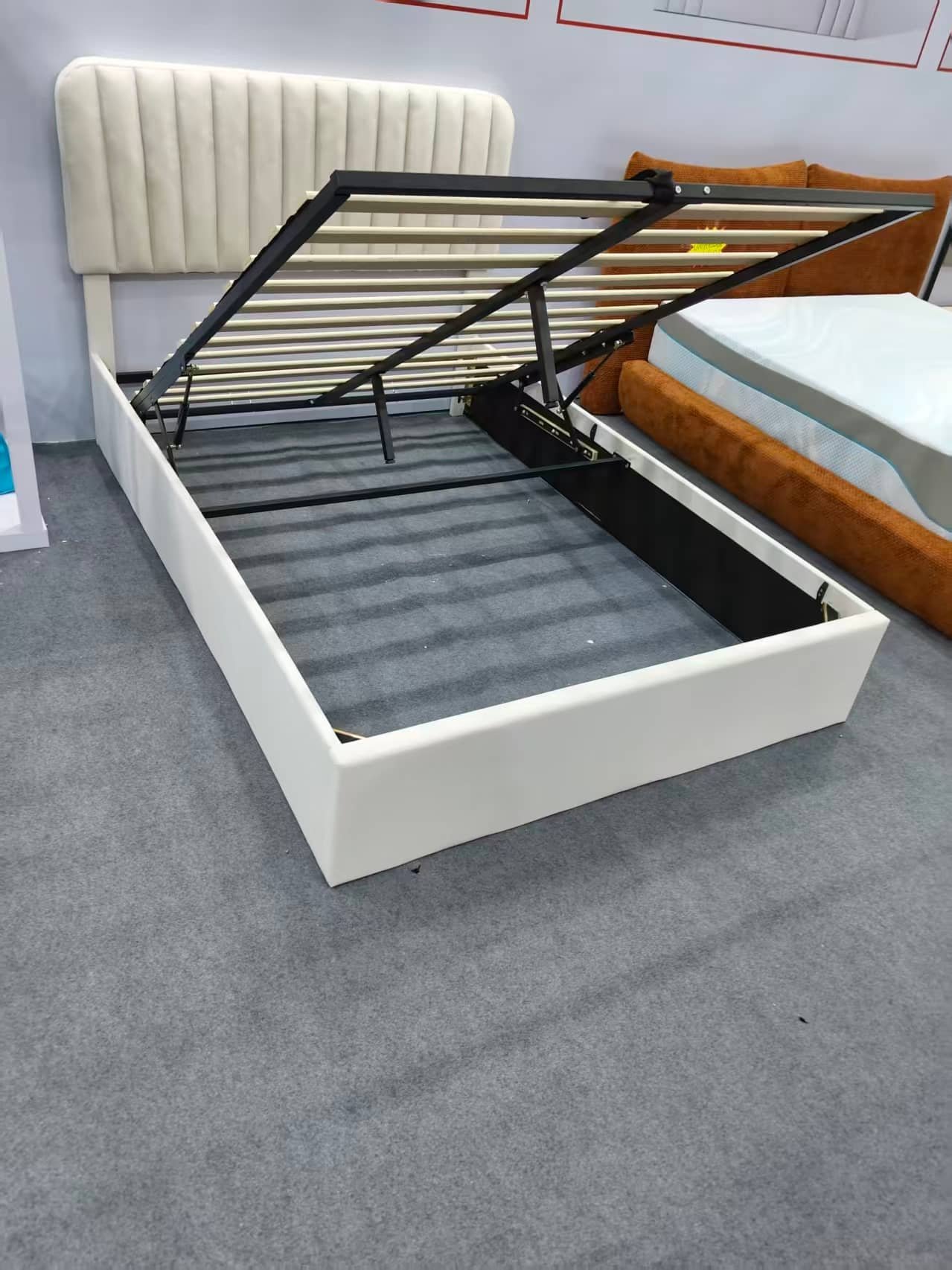 Vertical-Channel Adjustable Gas Lift Storage Bed image 2