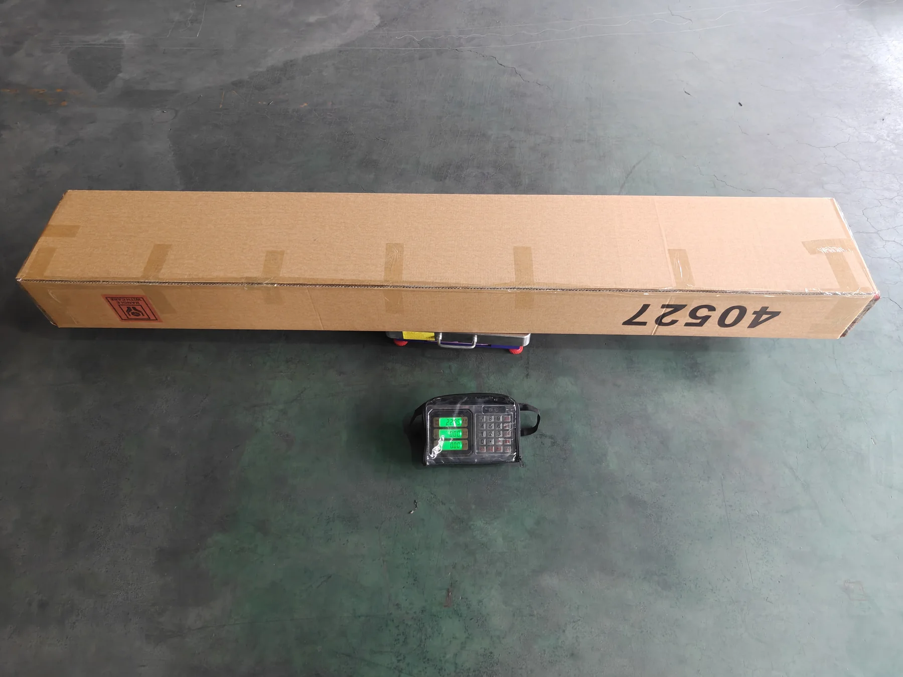 Second export carton of the LB-151 180 by 200 cm bed positioned for gross-weight inspection