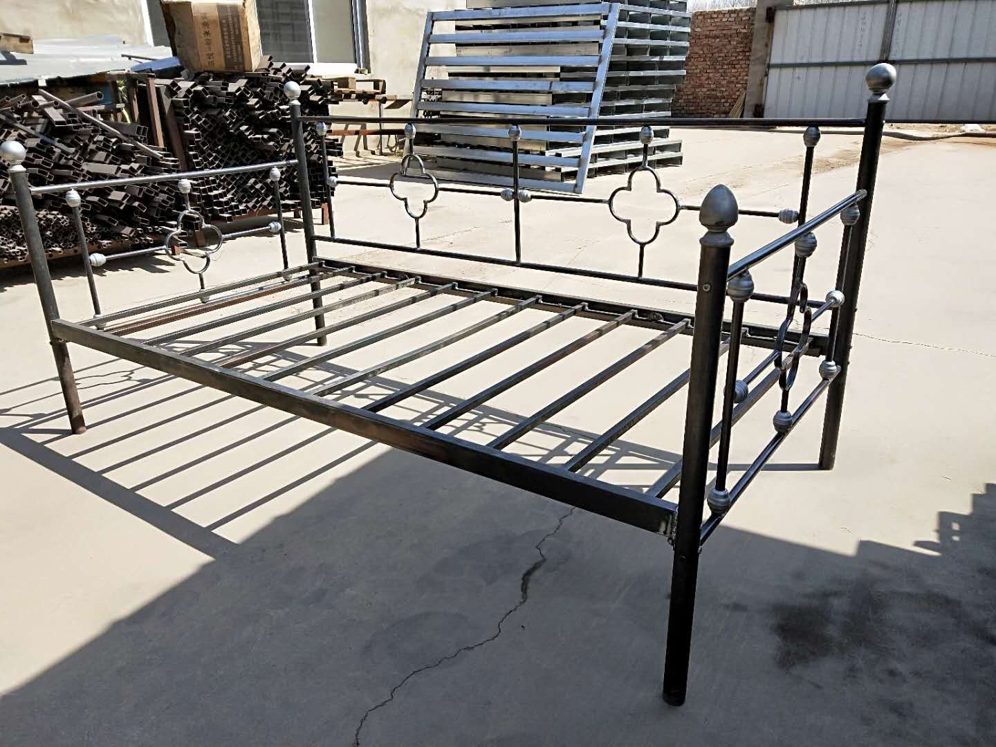Rounded-Edge Upholstered Platform Bed image 3